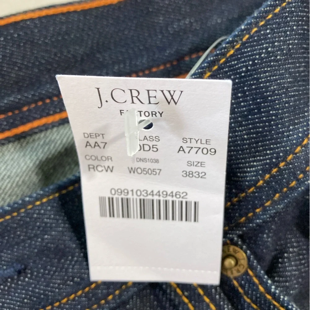 J Crew, Men's Straight Leg, dark blue Jeans. Size, 38X32 - Picture 6 of 9